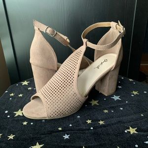 Qupid Block Heel Peep Toe Taupe Size 7